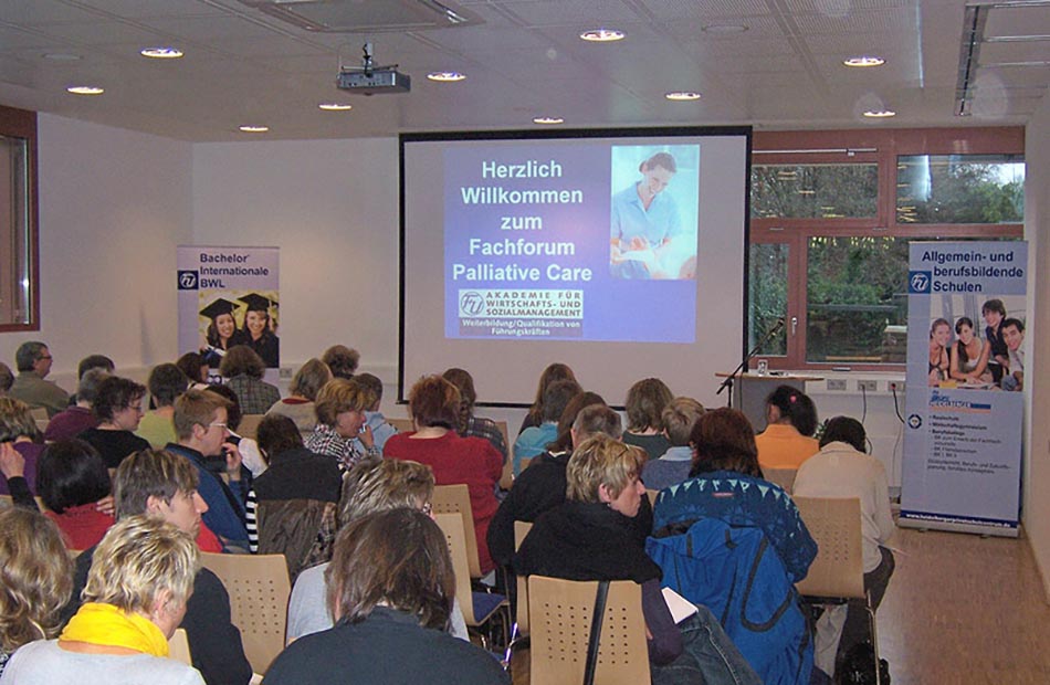 Palliative Care: Diskussion & Austausch beim Palliativpflege Fachforum
