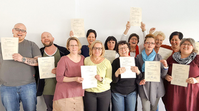 Pflegeberater Ausbildung: Die Teilnehmer der Fortbildung nach erfolgreicher Prüfung