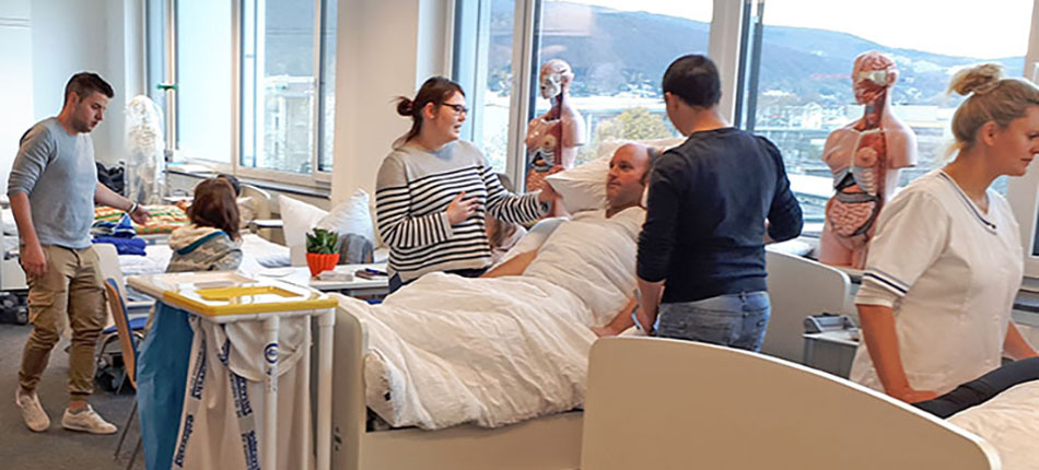 Praxisanleiter: Praktische Ausbildung bei der Ak-Wiso